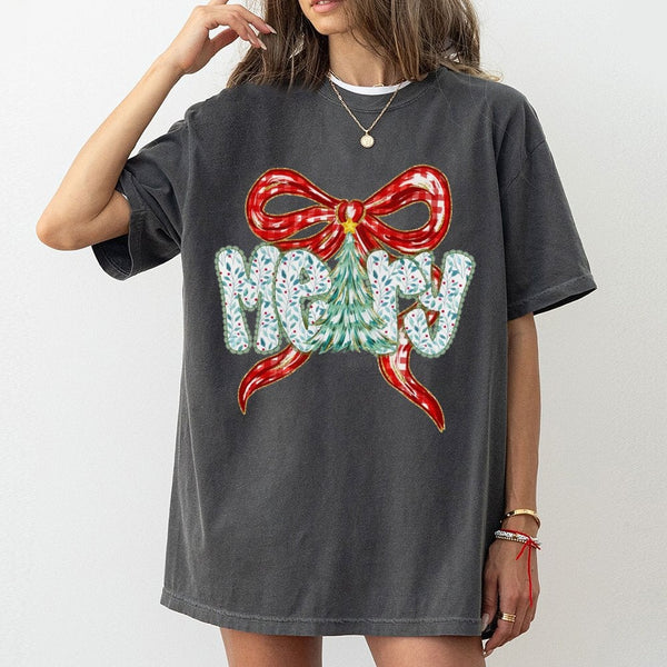 Coquette Bow Plaid Tree Shirt, Merry Christmas T-Shirt, Adorable Holiday Graphic Tee, Festive Winter Aesthetic T-Shirt for Wo