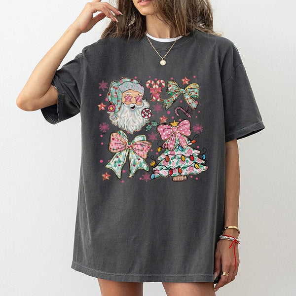 Aesthetic Santa Claus Graphic Tee, Coquette Pink Bow Christmas T-Shirt, Adorable Vintage Holiday Girly Shirt, Festive Xmas Gr