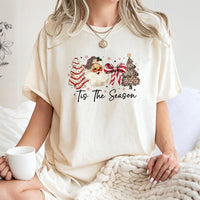 Retro Leopard Santa Graphic Tee, Tis the Season Christmas Shirt, Holiday Season T-Shirt, Adorable Xmas Festive Top, Winter Christmas Party Shirt