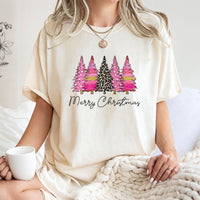 Preppy Animal Print Holiday Graphic Tee, Merry Christmas Pink Leopard Tree T-Shirt, Adorable Coquette Xmas Shirt, Women Holiday Tee