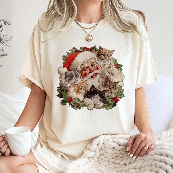 Vintage Cat Wreath Graphic Tee, Santa Claus Kittens Christmas Shirt, Adorable Kitten Holiday T-Shirt, Festive Cat Lover Xmas 