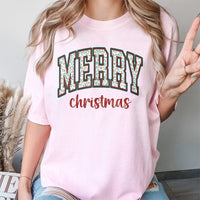 Retro Leopard Print Holiday Graphic Tee, Merry Christmas T-Shirt, Festive Xmas Animal Print Shirt, Adorable Holiday Present for Women