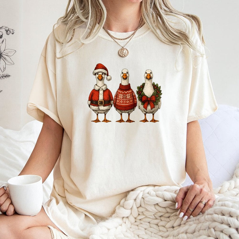 Humorous Holiday Farm Duck Graphic Tee, Christmas Goose T-Shirt, Adorable Winter Animal Shirt, Retro Festive Silly Goose Xmas Present Tee