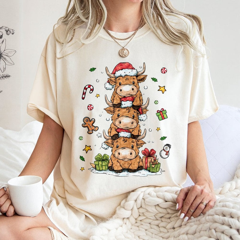 Adorable Farm Animal Holiday Graphic Tee, Stacked Highland Cow Christmas T-Shirt, Festive Winter Cattle Shirt, Xmas Graphic T-Shirt