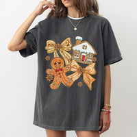 Coquette Christmas Bow Graphic Tee, Gingerbread Man T-Shirt, Adorable Pink Holiday Baking Shirt, Retro Xmas Aesthetic Present for Her