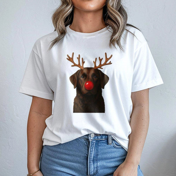 Reindeer Antlers Lab Dog Graphic Tee, Chocolate Labrador Christmas T-Shirt, Humorous Dog Lover Holiday Shirt, Festive Xmas Pu
