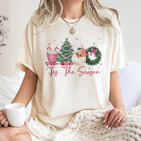 Retro Santa Coquette Bow T-Shirt, Tis the Season Christmas T-Shirt, Adorable Holiday Graphic Tee, Festive Xmas Graphic T-Shirt